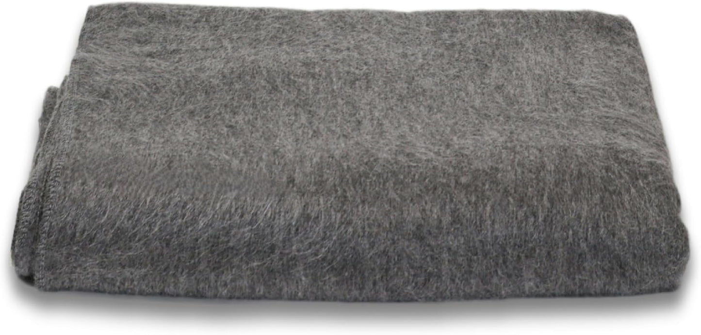 LATITUDE ZERO, Alpaca Wool Throw Blanket | Warm, Ultra-Soft, Breathable, Non-Itchy Blanket-Throw | Hypoallergenic and Beautiful Fabric (Brick Red)