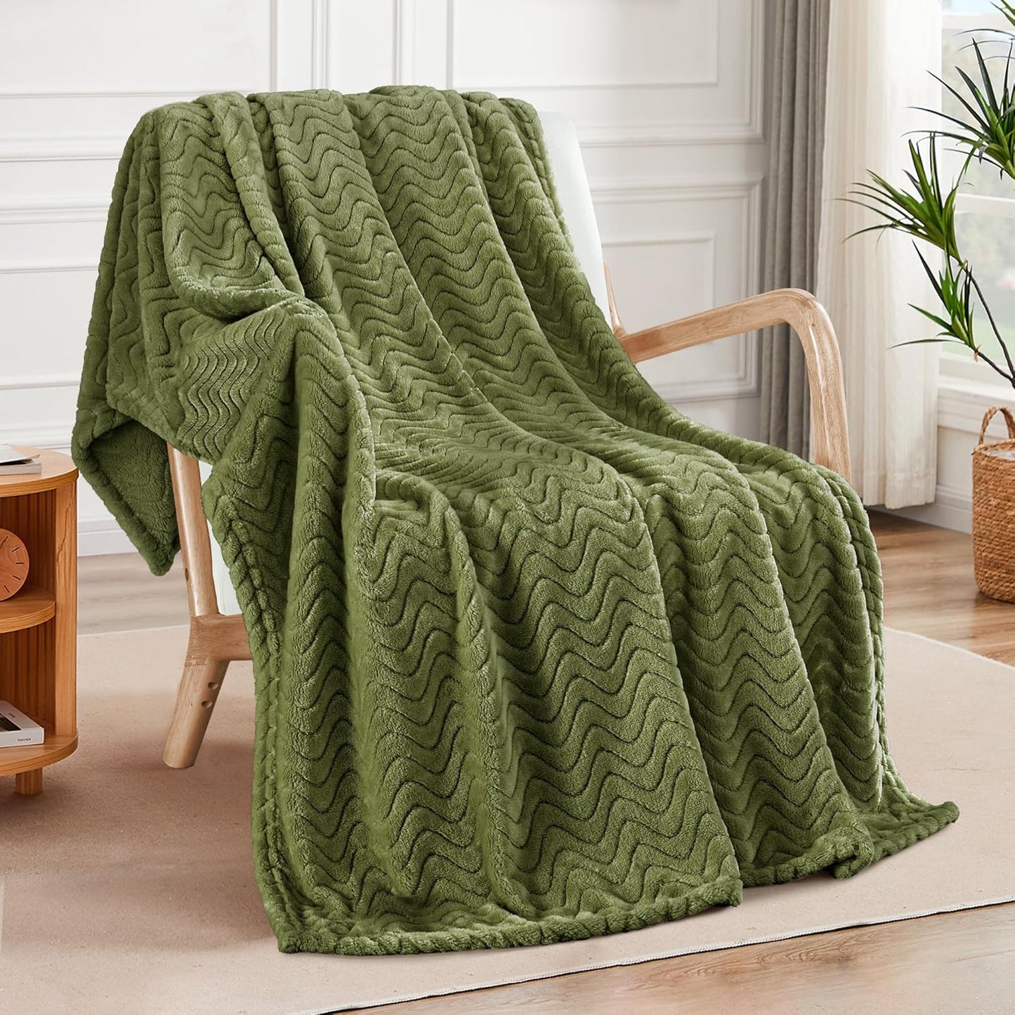 Exclusivo Mezcla Soft Fleece Throw Blanket for Couch, Cozy Lightweight Blankets with Decorative Wave Textured Suitable for All Season Use, Celadon, 50x70 Inches