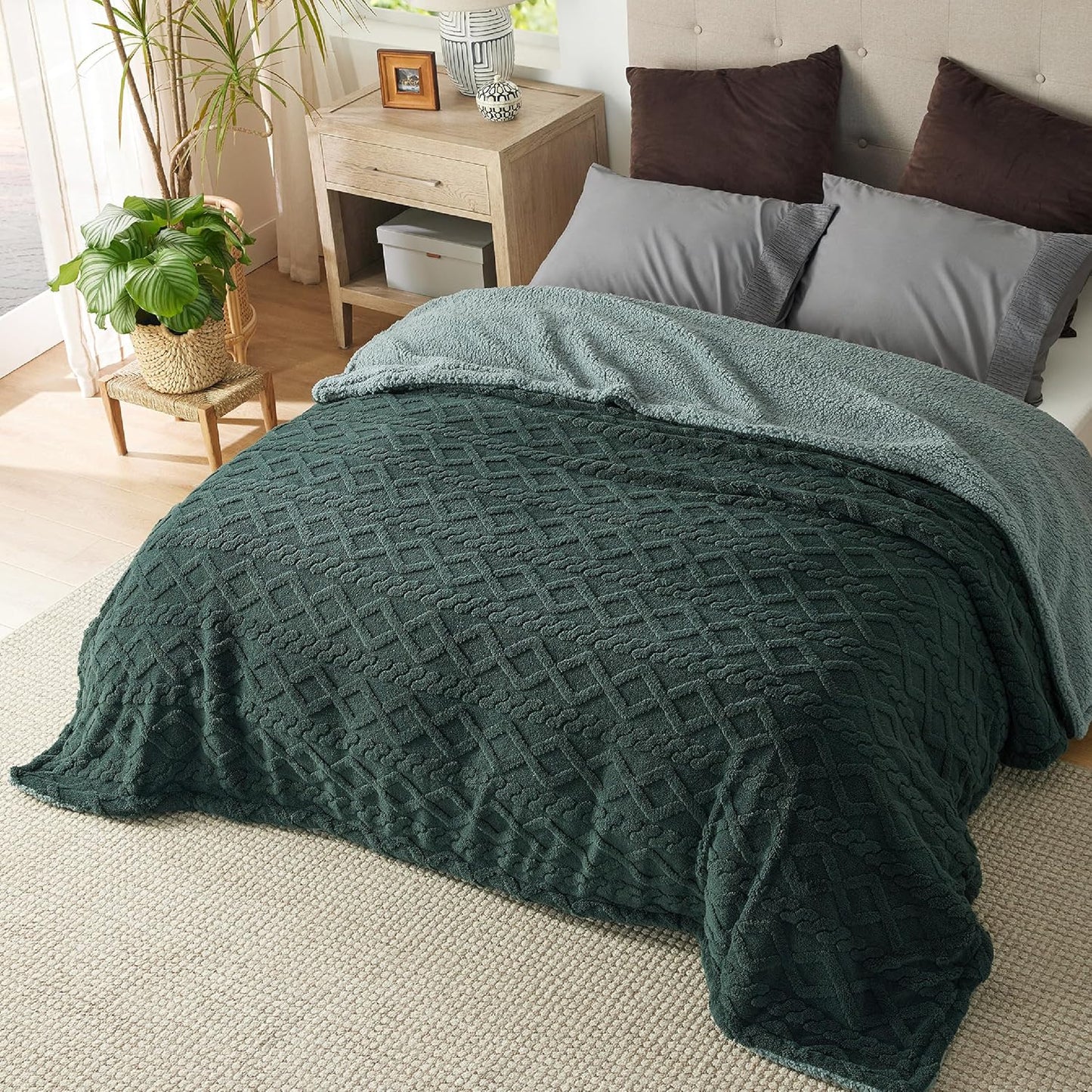 Bedsure Sherpa Fleece Throw Blanket for Couch - Soft Fluffy & Cozy Cable Jacquard Tufted Throw Blankets for Women Gift, Thick Warm Blanket for Winter and All Seasons, Grey, 50x60 Inches